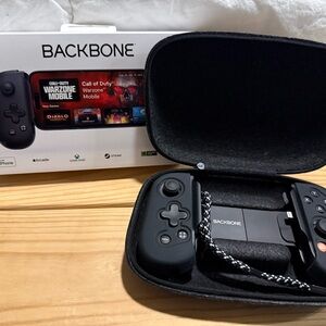 Backbone Mobile Gaming Controller/Case in Black